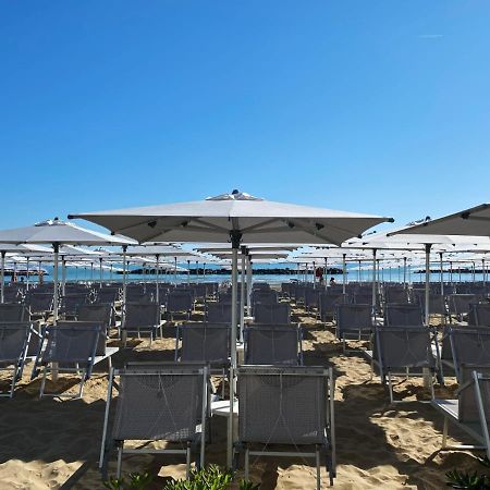 Hotel Flying 페자로 외부 사진