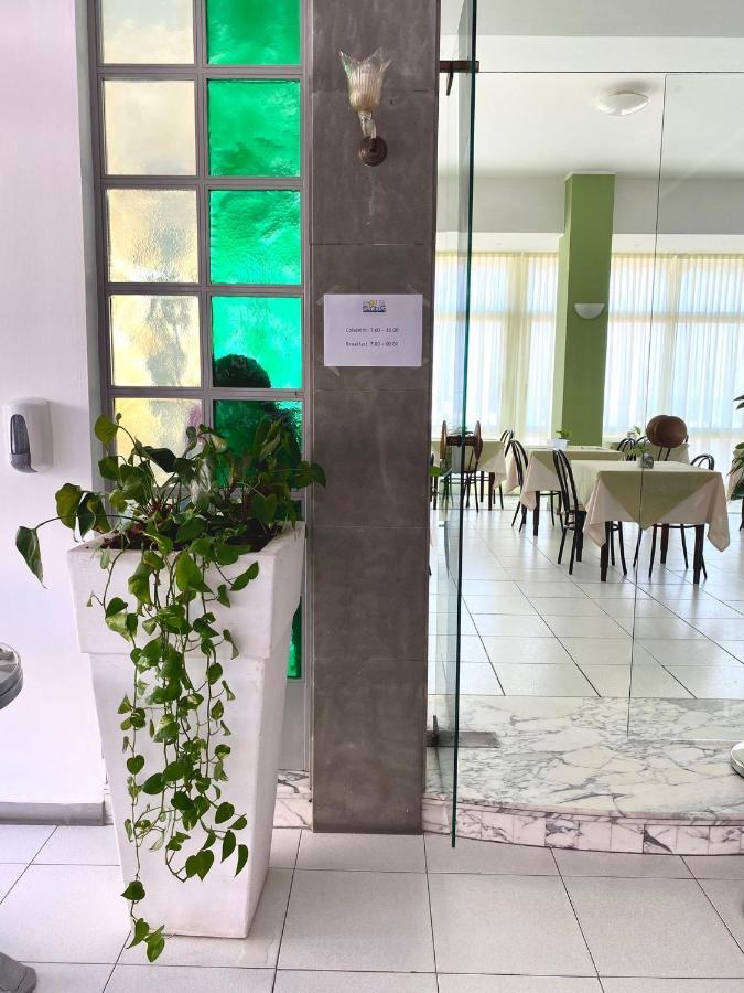 Hotel Flying 페자로 외부 사진