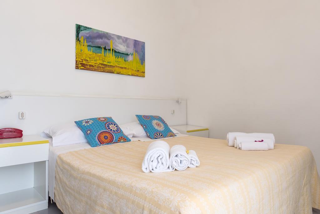 Hotel Flying 페자로 외부 사진