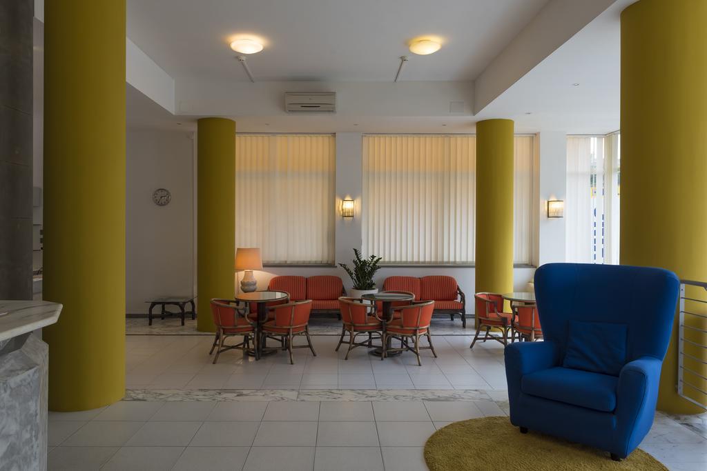 Hotel Flying 페자로 외부 사진